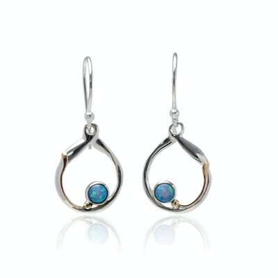 Boucles d'oreilles circulaires faites à la main en argent bleu opale de feu avec détails en or 14 carats