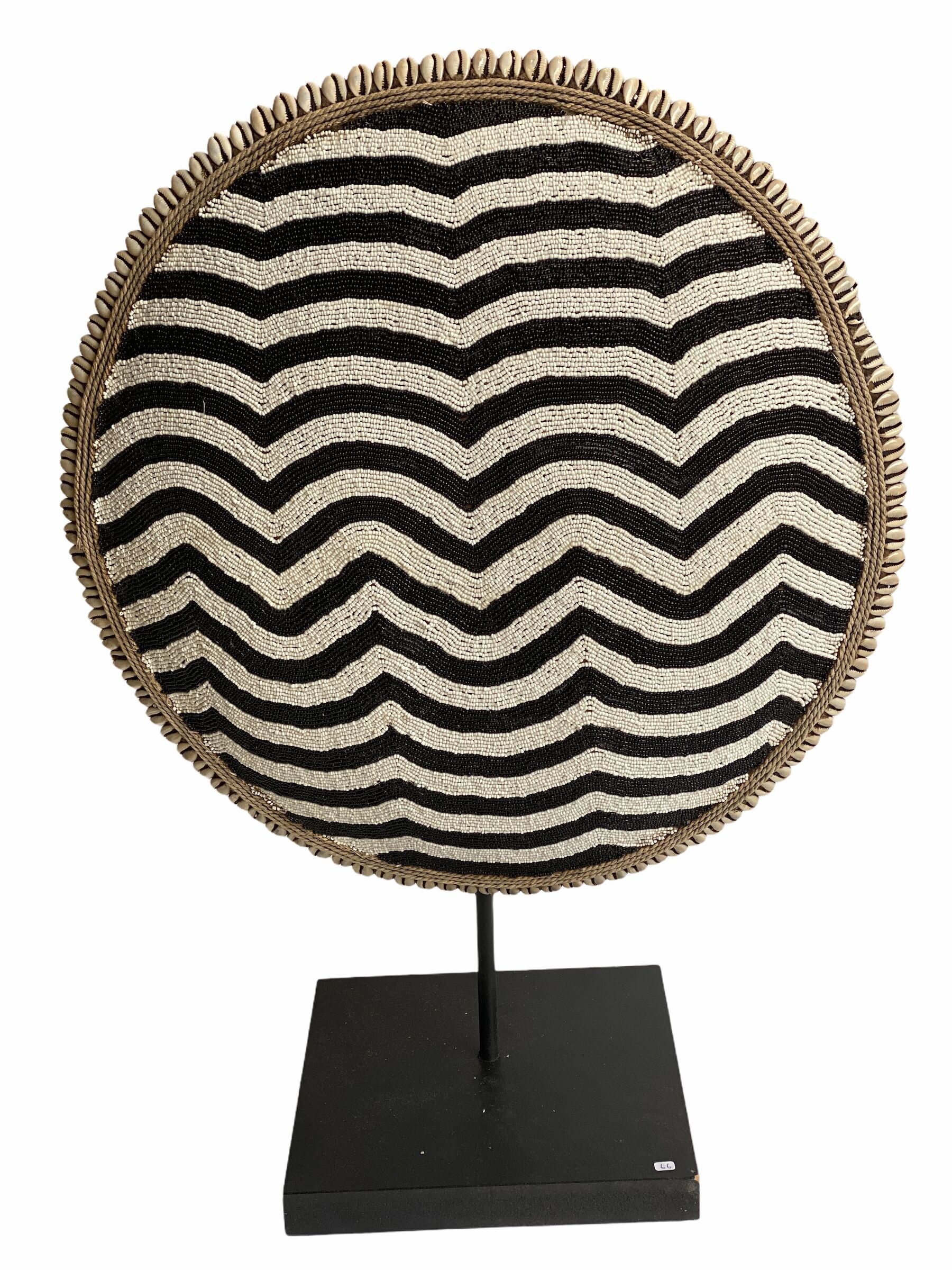 Bouclier Perlé du Cameroun - L - 55cm