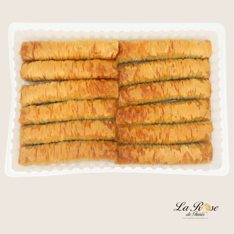 Orientalisches Gebäck. Halbes griechisches Zigarrentablett