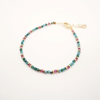 Bracelet Alicia : petites perles vertes, rouges et or 3