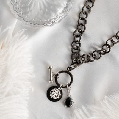 Collier chaîne noire avec breloques en argent