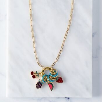 Collier chaîne avec breloques fruits 1