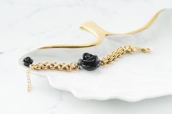 Bracelet en or avec rose noire 2