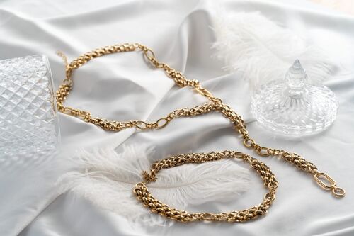 Gold chunky chain choker and lariat necklace