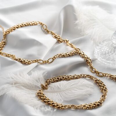 Goldfarbenes, klobiges Halsband und Lasso-Halskette