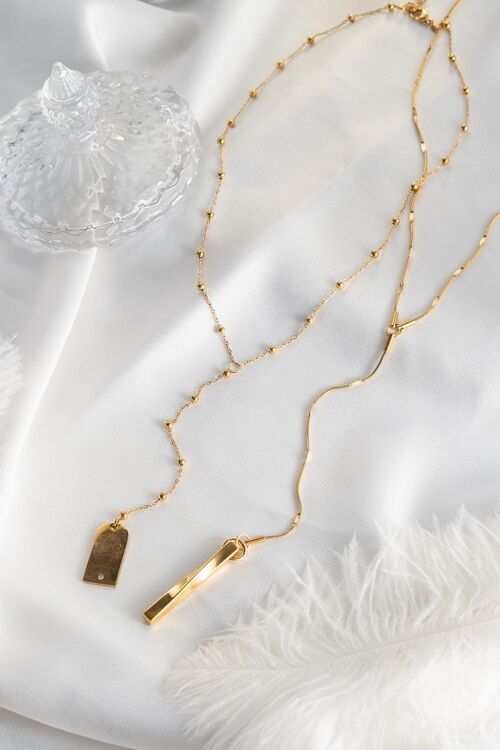Lariat short necklaces in gold