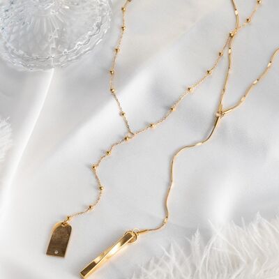 Lariat short necklaces in gold