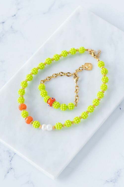 Lime green berry beaded necklace and bracelet