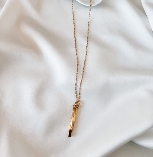 Long gold necklace with gold steel bar