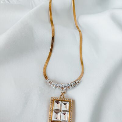 Halskette mit Kristallen und quadratischem Anhänger