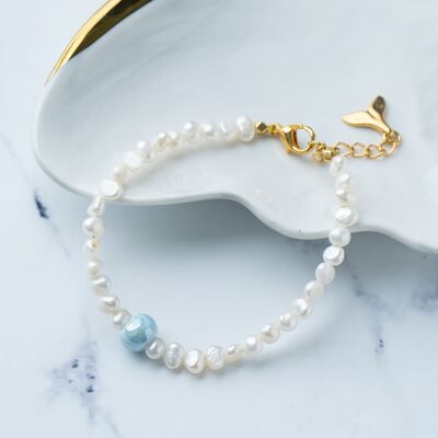 Pearl anklet with blue bead