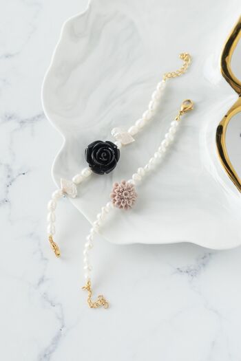 Bracelet de perles avec des fleurs