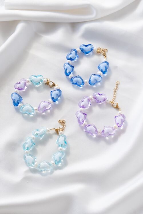 Pearl bracelets with colored hearts