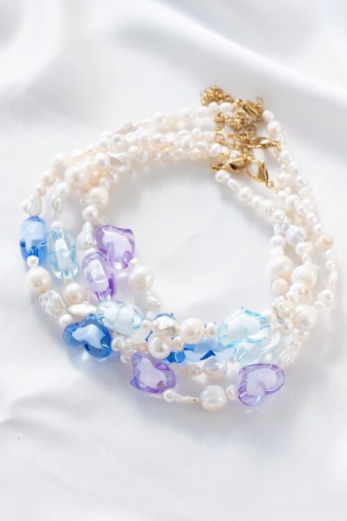 Pearl chokers with colored hearts