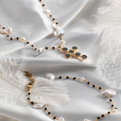 Gargantilla y collar perla rosario cruz negra