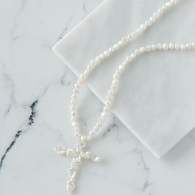 Pearly cross necklace