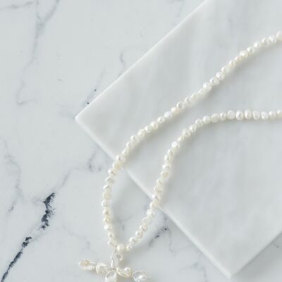 Pearly cross necklace
