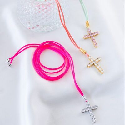 Regenbogenfarbene Kordel-Kreuz-Halskette