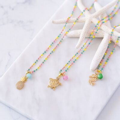 Collier rosario arc-en-ciel avec pendentifs exotiques