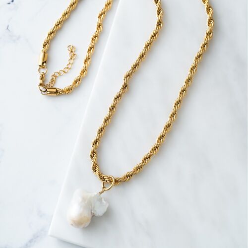 Rope chain with baroque pearl
