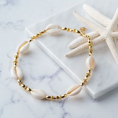 Shell choker with gold details
