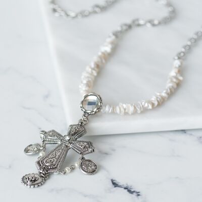 Collier croix en argent avec de véritables éclats de perles