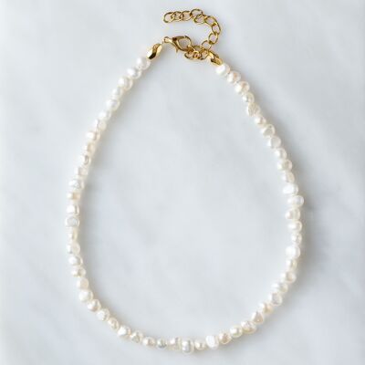 Small pearl necklace