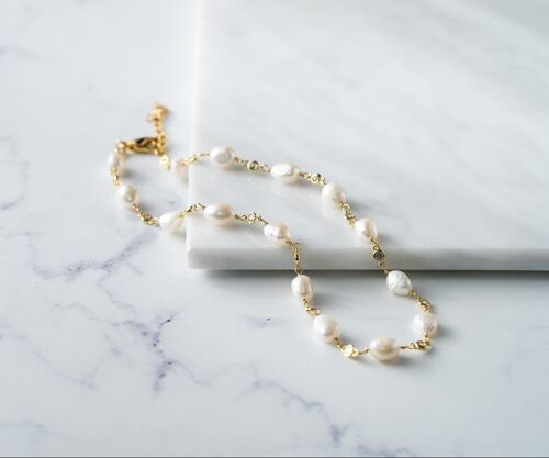 Small pearl rosario short necklace with zirgon