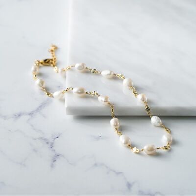 Small pearl rosario short necklace with zirgon