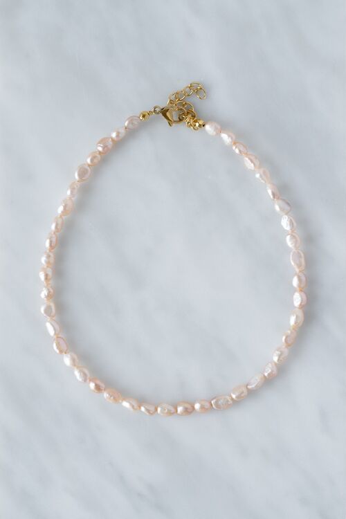 Small pink pearl necklace