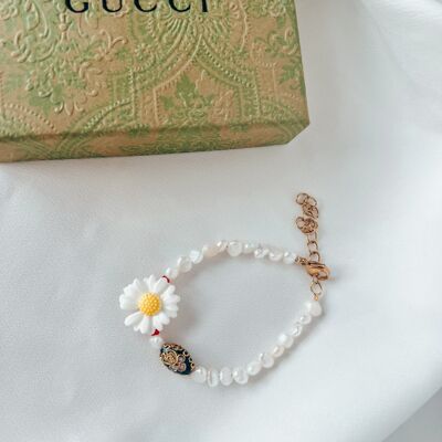 Spring pearl beaded daisy bracelet