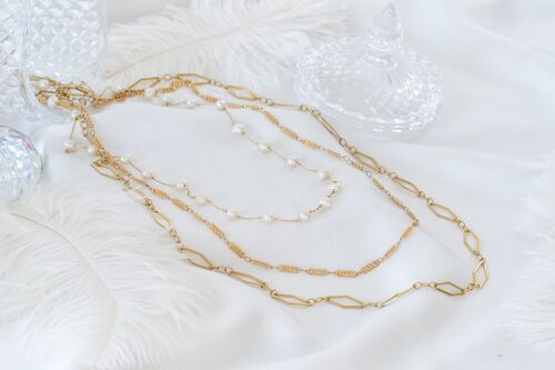 Triple steel necklace with pearls in gold