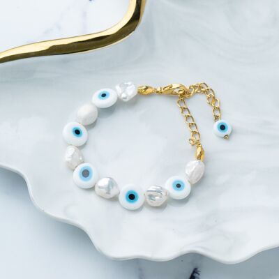 White evil eyes and pearls bracelet
