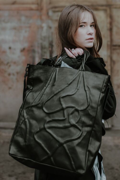 Leather Bag M. MAXIMUL AW23 BLACK