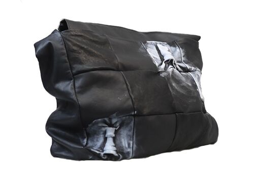 Leather Bag M. YOYO AW23 BLACK