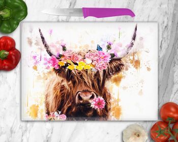 Planche à découper en verre vache Highland et fleurs, économiseur de plan de travail, coloré Coo's, Ecosse, cadeau écossais, cadeau vache Highland