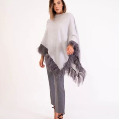 Poncho de plumas Catalina