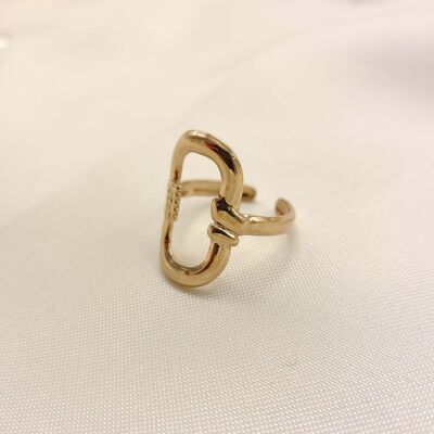 Adjustable golden ring with oval
