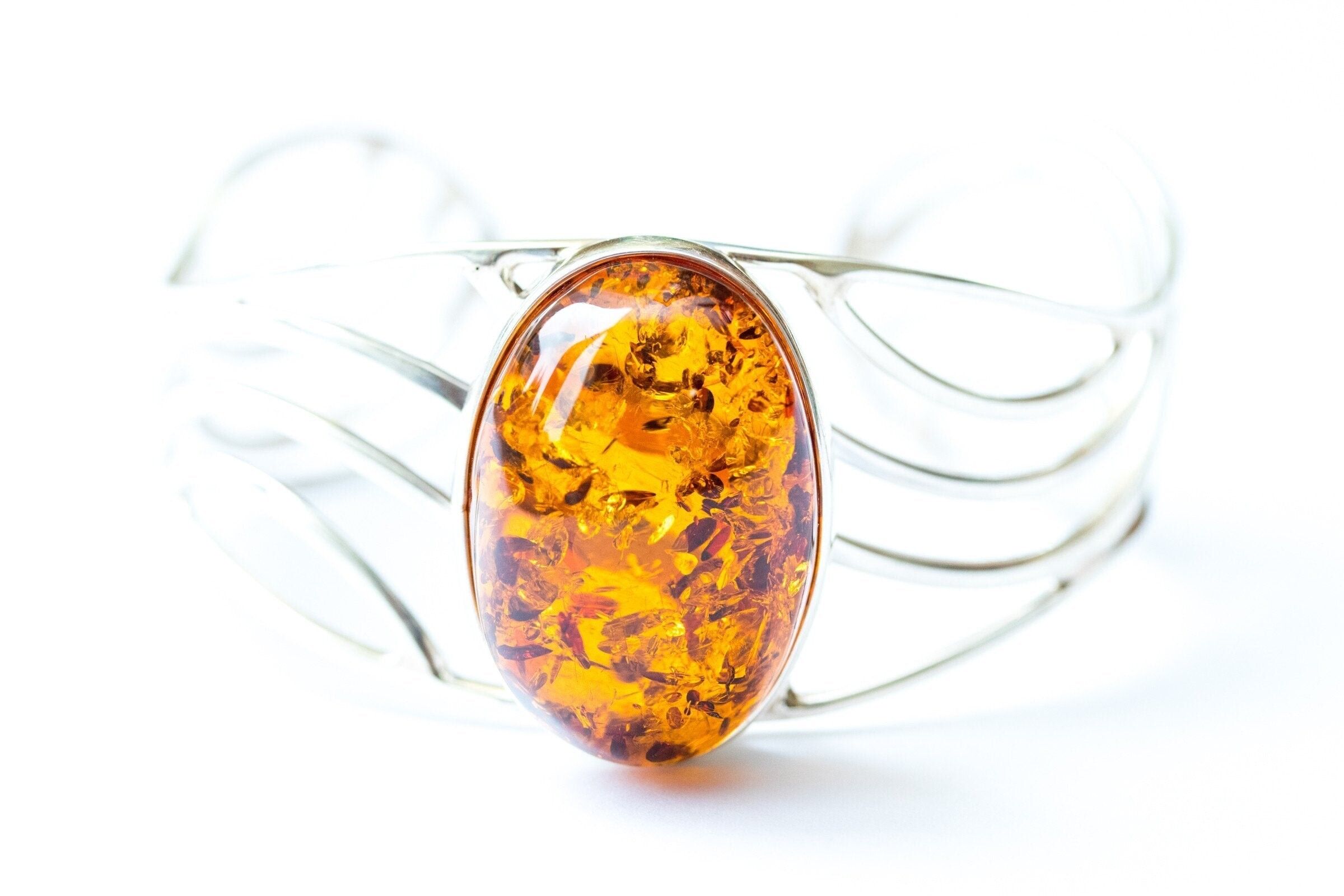 Brazalete moderno de ámbar llamativo