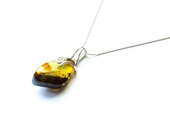 Collier pendentif en ambre unique 1