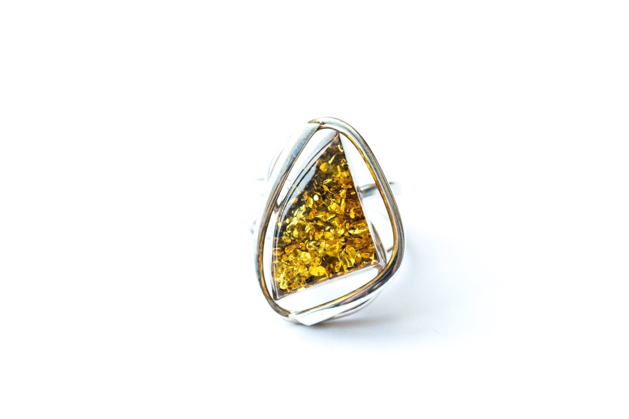 Anillo de ámbar verde geométrico