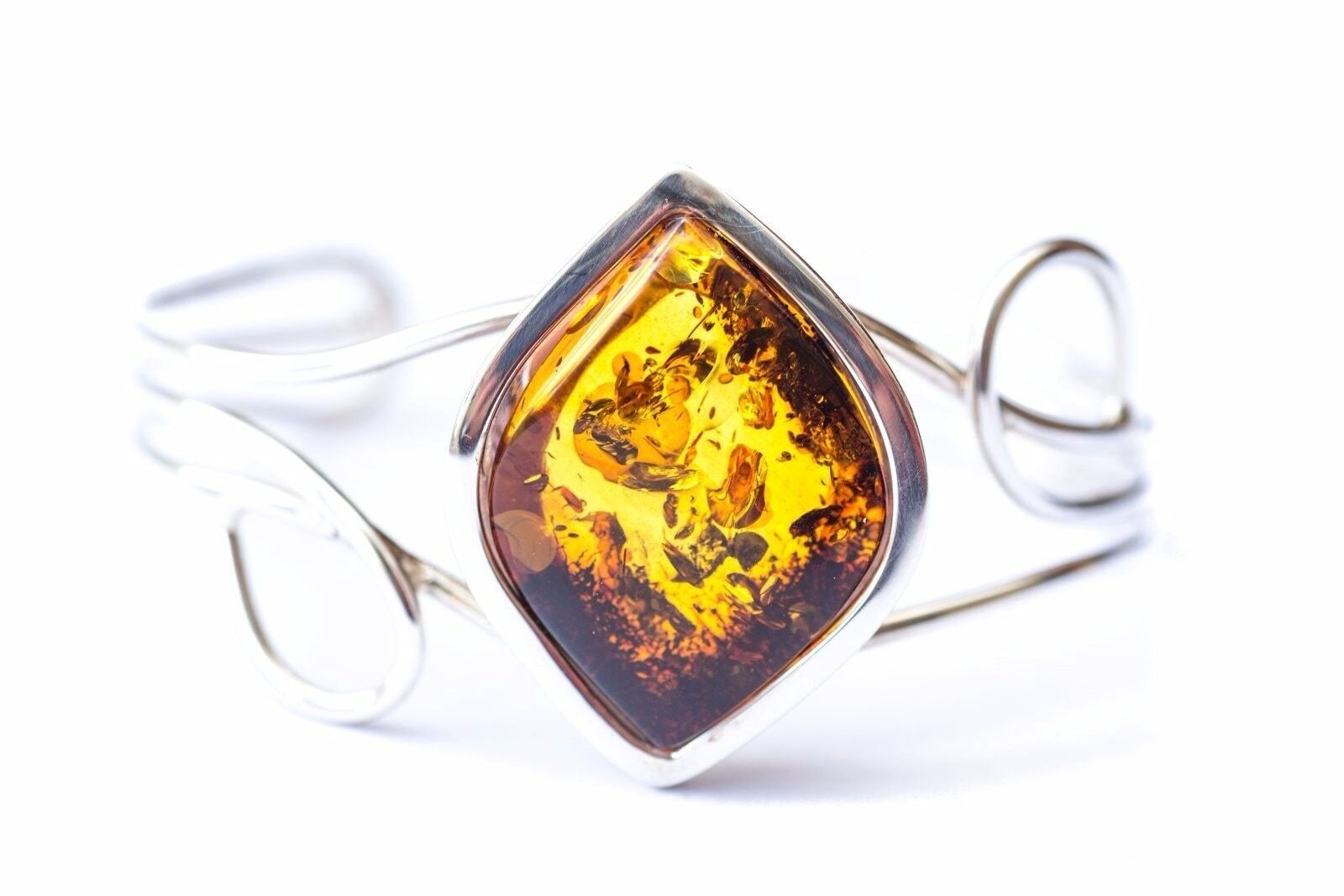 Brazalete moderno de ámbar báltico