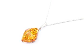 Elégant Pendentif Ambre Doré 1