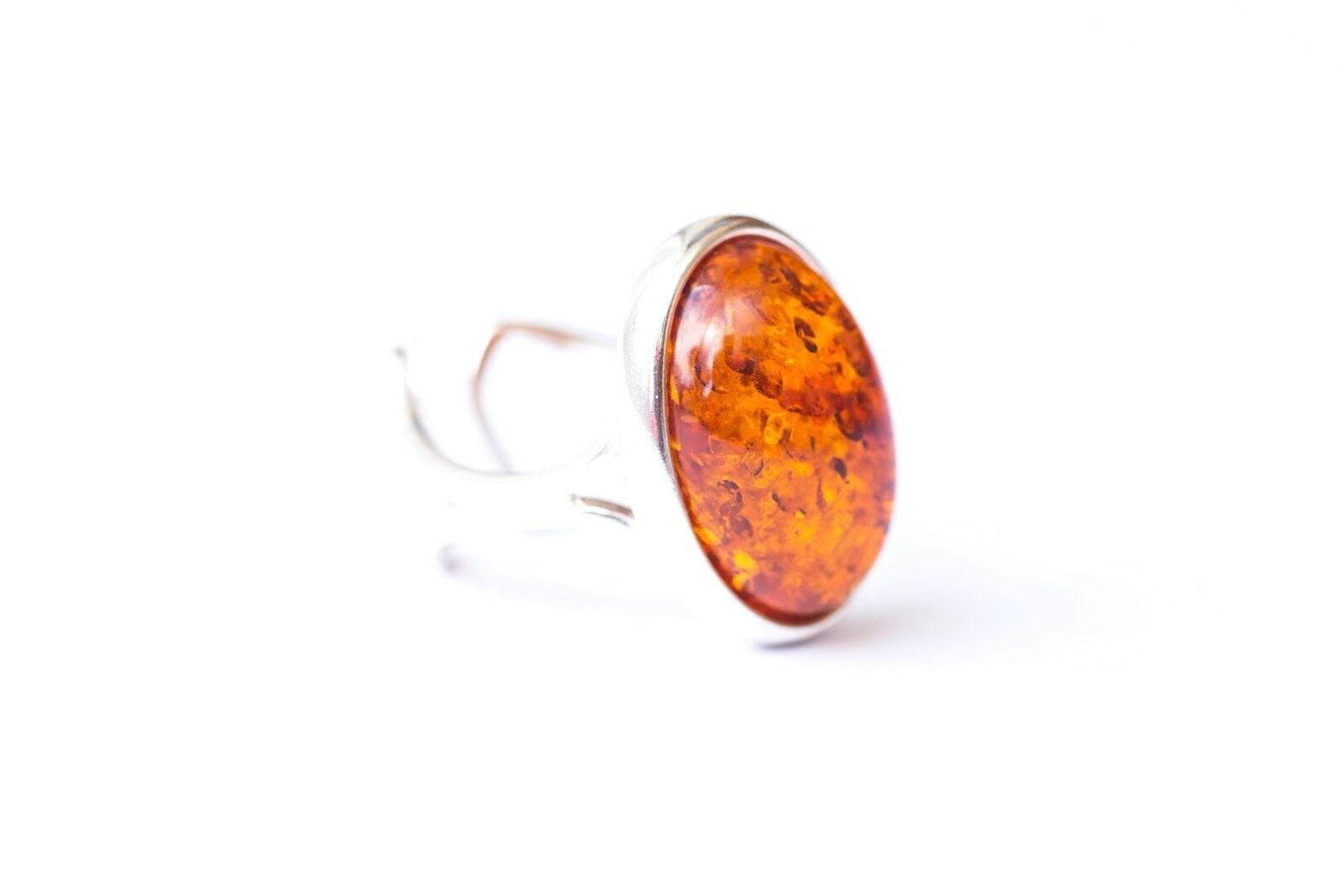 Anillo clásico de ámbar báltico ovalado