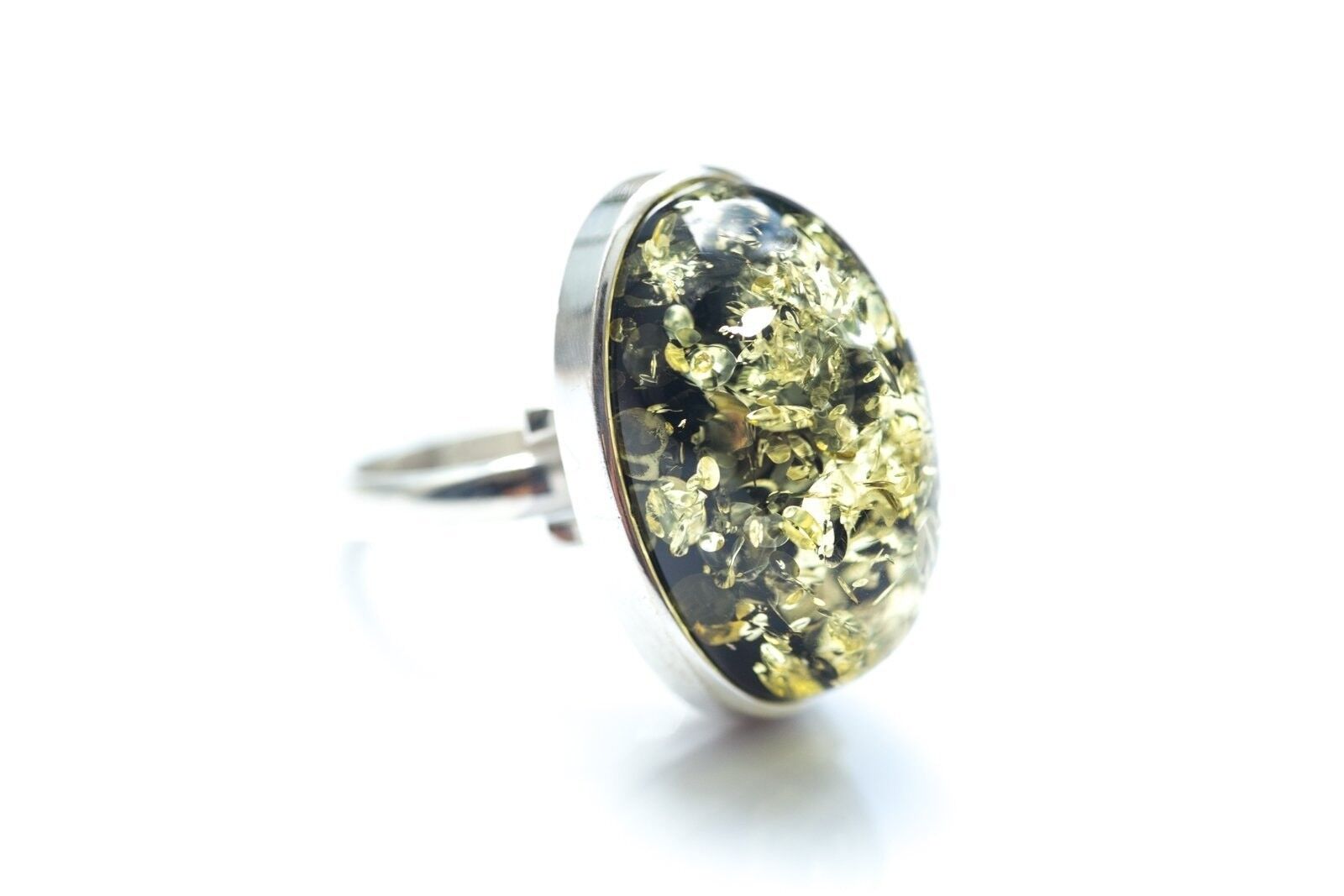 Anillo de ámbar verde llamativo