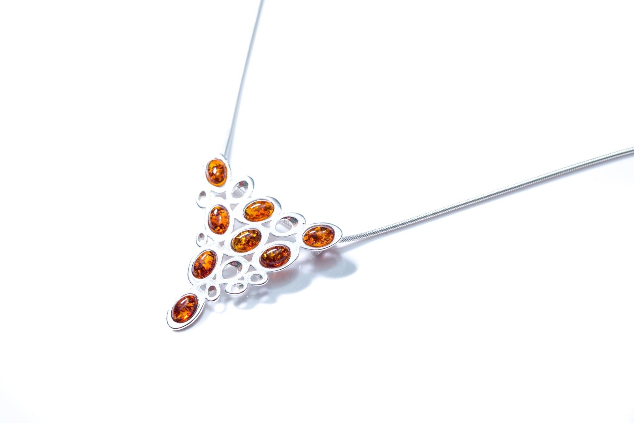 Collar babero pequeño de ámbar y plata