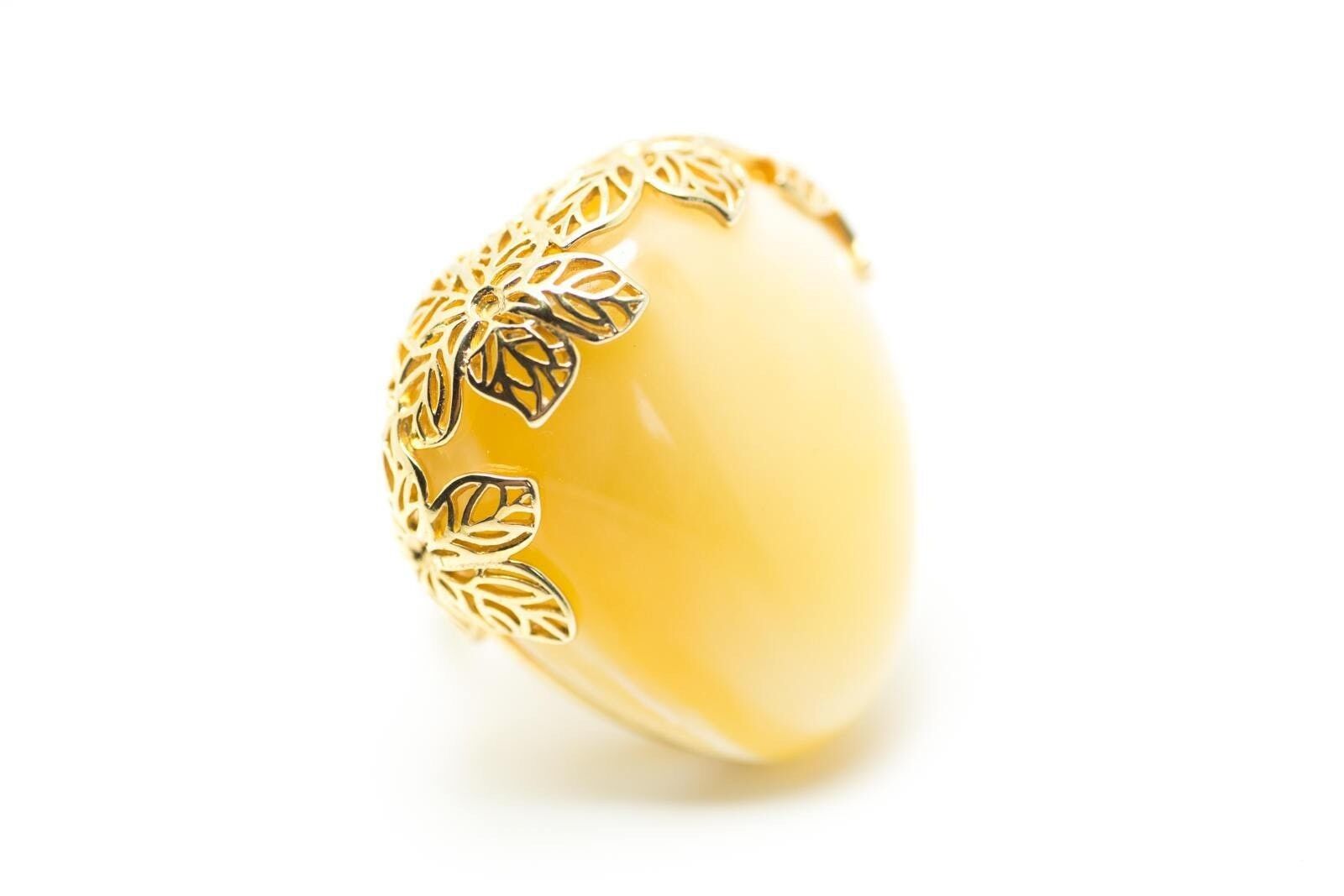 Anillo de ámbar caramelo chapado en oro