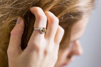 Bague en pierre d'ambre vert minimaliste 8