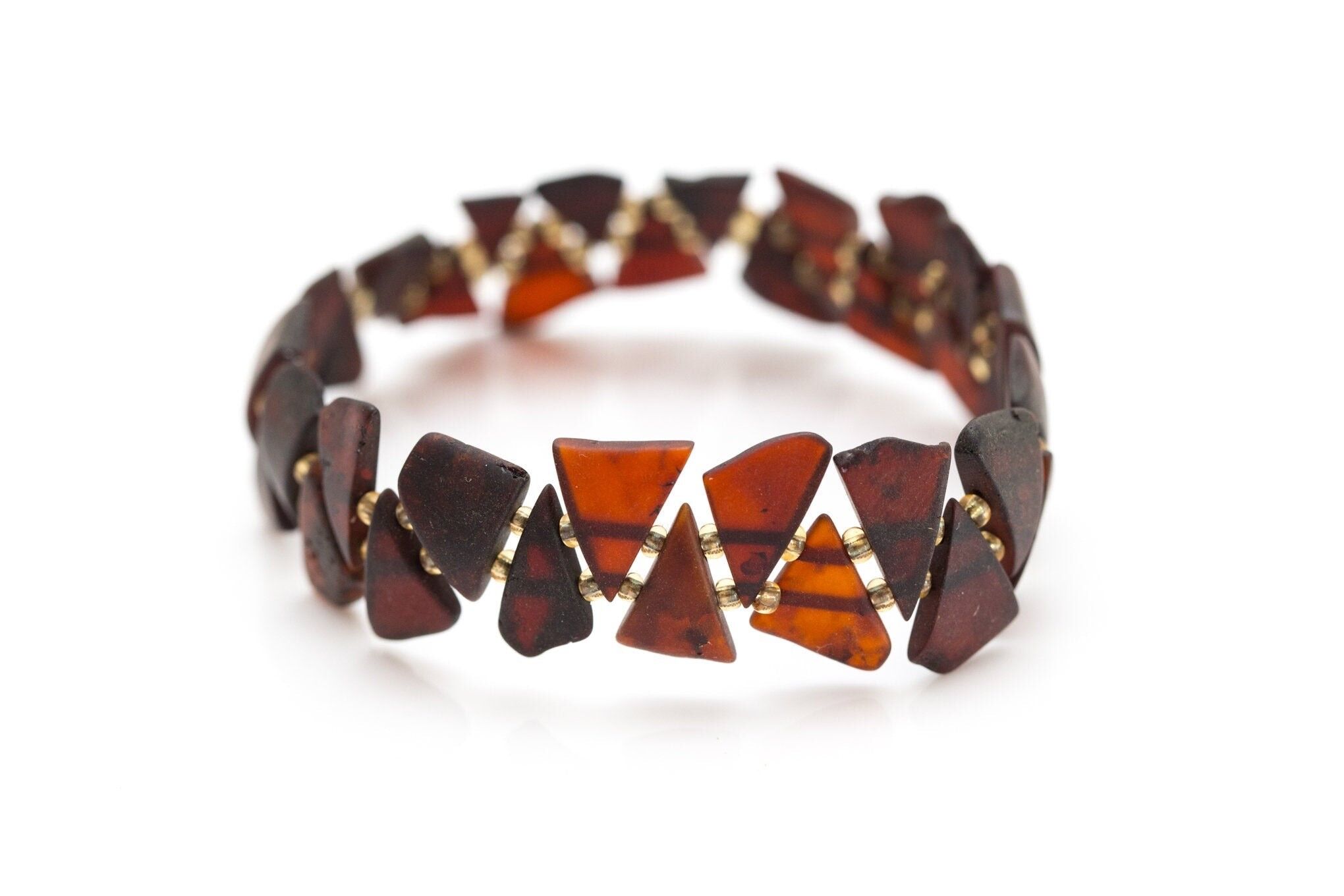 Pulsera triangular de ámbar y cereza RAW de Edgy