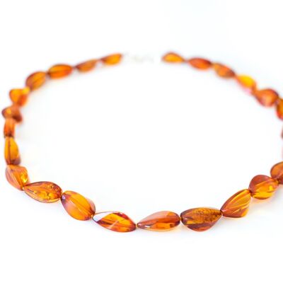 Elegante collana di perline sfaccettate in ambra baltica